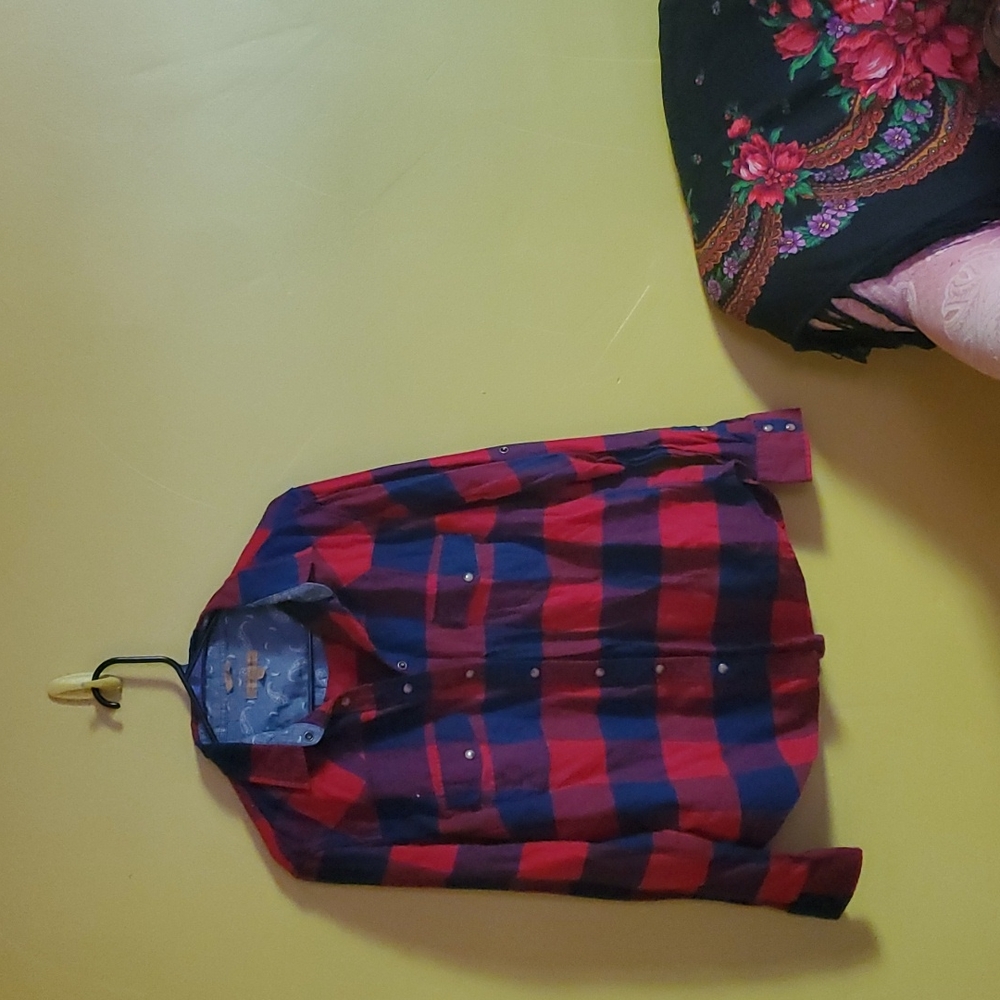 Vibrant red and blue, Long sleeved plaid shirt with click in buttons! Size Large